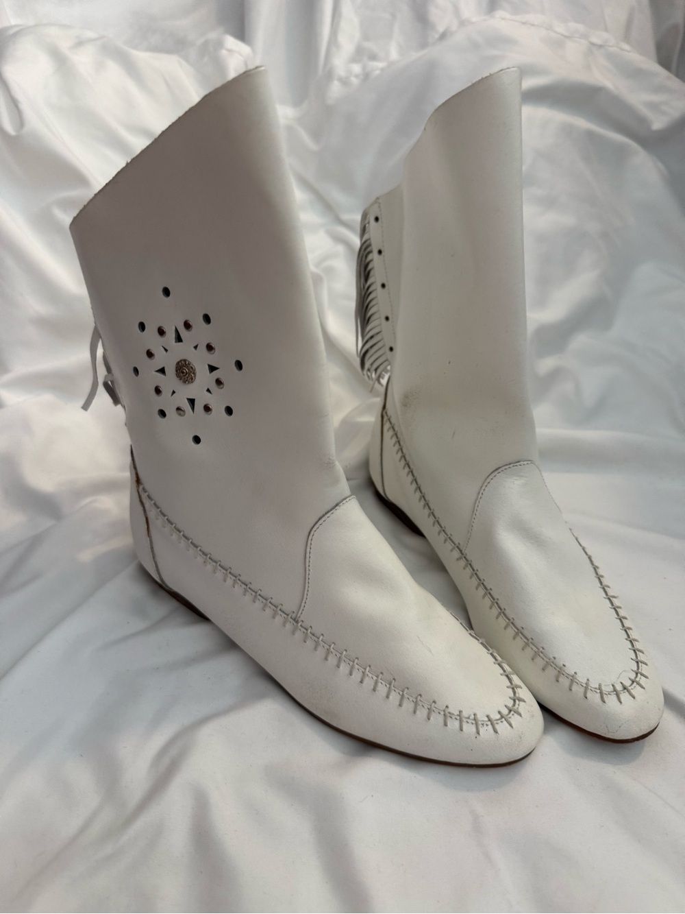 EUC Vintage Gitano 1980s White Leather Fringe Moccasin Festival Boots